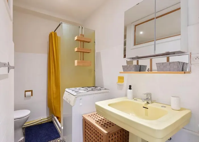 Lumineux, Ensoleillee, Proche ,coeur De Centre Ville, Chaleureux, דירה